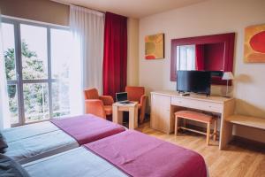A television and/or entertainment centre at Hotel Arha Mar Comillas