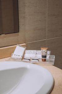 Ett badrum på Hotel Arha Mar Comillas