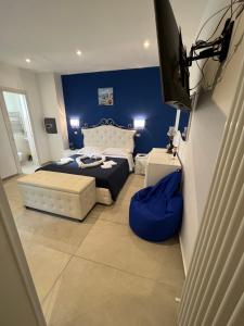 A bed or beds in a room at Samcri Luxury Home