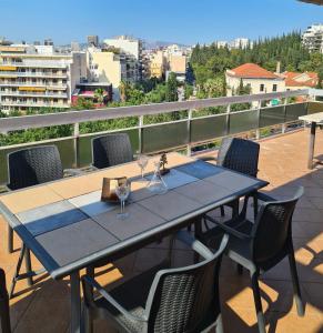 Balkón alebo terasa v ubytovaní Downtown, penthouse apartment with great view, Pagkrati