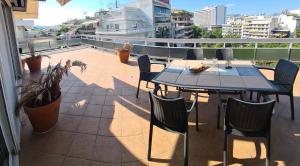 Balkón alebo terasa v ubytovaní Downtown, penthouse apartment with great view, Pagkrati