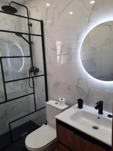 Koupelna v ubytování apartamento deluxe cau del llop