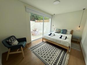 Giường trong phòng chung tại Lila Beach Villa