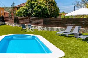 Bazén v ubytování Villa Valdés-Un lugar idílico,cerca de la costa nebo v jeho okolí
