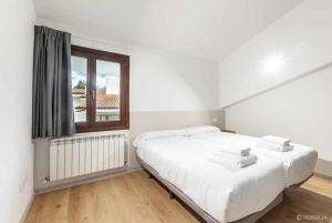 Postel nebo postele na pokoji v ubytování Villa Valdés-Un lugar idílico,cerca de la costa