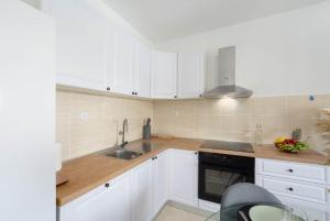 Kuchyň nebo kuchyňský kout v ubytování Apartman BILI