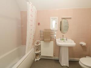 Et badeværelse på Ford Coach House Cottage + 20 billeder