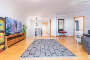 A television and/or entertainment centre at Amazing Duplex with panoramic ocean views