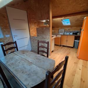 Kuchyň nebo kuchyňský kout v ubytování Appartement atypique avec piscine partagée. + 26 fotografií