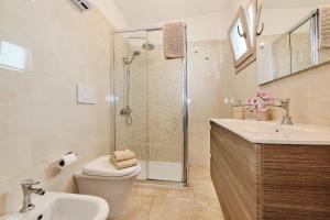a bathroom with a shower toilet and a sink at SIGNURIA APARTMENT in Gallipoli