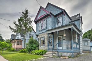 ein blaues Haus mit einem Gambrel in der Unterkunft Sault Ste Marie Historic Home, Walk to Town! in Sault Ste. Marie