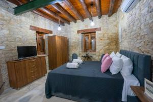 Gallery image of Eidyllio Luxury Suites Omodos in Omodos