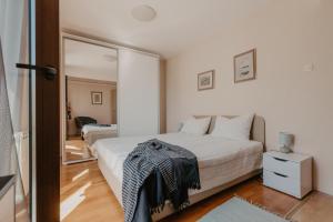 Postel nebo postele na pokoji v ubytování Apartments Ivana
