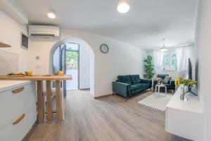Kuchyň nebo kuchyňský kout v ubytování Apartment Norah with private parking + 12 fotografií
