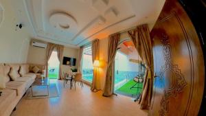 TV a/nebo společenská místnost v ubytování Velvet Resort