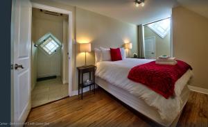 Ein Bett oder Betten in einem Zimmer der Unterkunft Les Maisons Montcalm