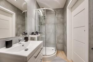 Ένα μπάνιο στο Central Platinum Apartments 30 +13 φωτογραφίες