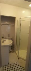 Ένα μπάνιο στο Bulwinkles Place B&B +47 φωτογραφίες