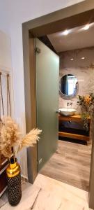 Posteľ alebo postele v izbe v ubytovaní Costa ANASTASIA_sea view suites