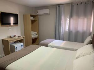 Postel nebo postele na pokoji v ubytování Fênix Hotel Bom Retiro