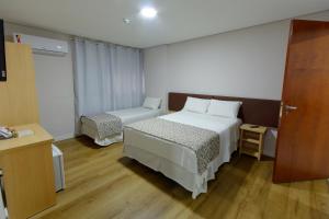Postel nebo postele na pokoji v ubytování Fênix Hotel Bom Retiro