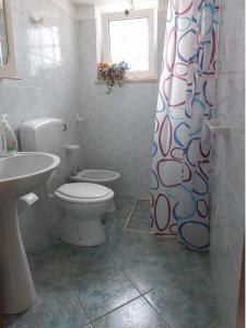 a bathroom with a toilet and a sink at Tavernetta Benedetto in Torre Santa Sabina +9 photos