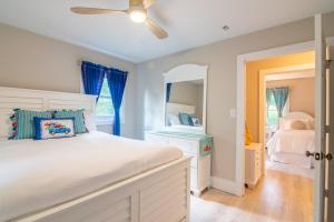 Gallery image of Newly remodeled luxury cottage with mountain views in Sparta +19 photos