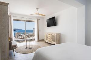 Μια τηλεόραση ή/και κέντρο ψυχαγωγίας στο Etti Paradise - Suite La Luna