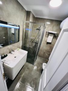 Kupatilo u objektu Luxury Apartaments Tirana
