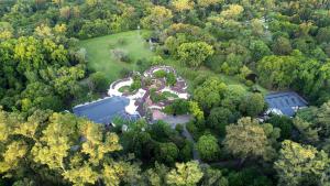 an aerial view of a park with a garden at Posada Mendoza by DOT Tradition in Ingeniero Maschwitz