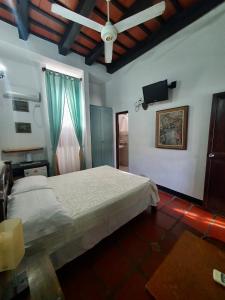Postel nebo postele na pokoji v ubytování Hotel Casa de Las Palmas