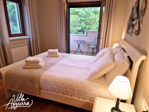 Postel nebo postele na pokoji v ubytování Villa Azzurra + 26 fotografií