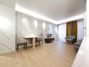 TV a/nebo společenská místnost v ubytování SALOU ,APARTAMENTO CON PISCINA y Wifi
