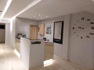 Lobby alebo recepcia v ubytovaní Sun Hotel + 37 fotografií