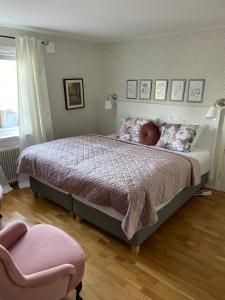 Кровать или кровати в номере Yaberg Affären
