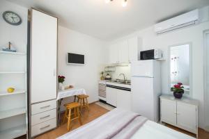 Kuchyňa alebo kuchynka v ubytovaní Apartments Odrina