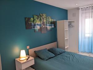 Cama o camas de una habitación en Bel appartement au centre historique de Castres