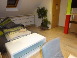 Tempat tidur dalam kamar di Private Ferienwohnung Lan