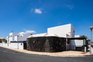 Gallery image of Casa Seara Piscina, Wifi y 400 metro de la playa, in Arrecife