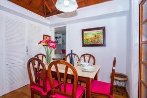 Posedenie v ubytovaní Casa Seara Piscina, Wifi y 400 metro de la playa,