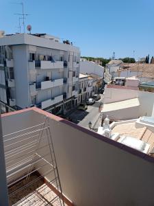 uma vista do telhado de um edifício em Alagoa Apartment 3 em Faro