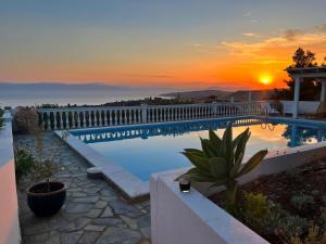 Foto da galeria de Iron Hill Pool Villa - Amazing Sunset & Sea View em Porto Heli