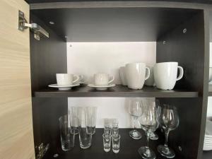 Příslušenství pro přípravu čaje a kávy v ubytování SUMMER BREEZE 506 Private Studio SUNNY BEACH
