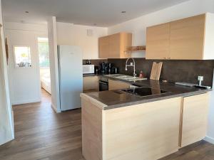 a kitchen with a sink and a counter top at Marina appartement sur l’eau in Le Grau-du-Roi