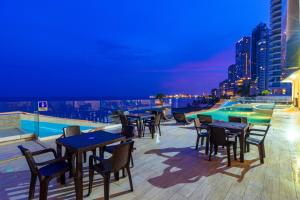 Bazén v ubytování Hotel Cartagena Dubai nebo v jeho okolí
