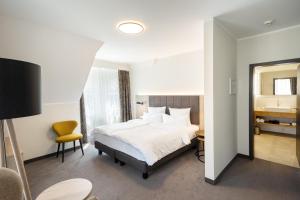 מיטה או מיטות בחדר ב-Hotel Rheinischer Hof