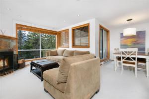 Gallery image of Ski In Ski Out 3BR Townhome in Creekside by Harmony Whistler in Whistler