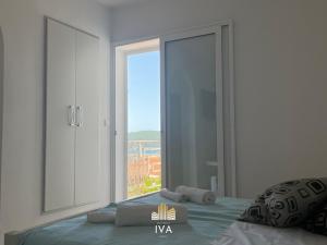 Apartmani IVA Bečići tesisinde bir odada yatak veya yataklar