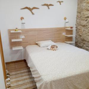 a bedroom with a bed with a cat laying on it at Casa Elvira, terraza con fabulosas vistas in Pontevedra