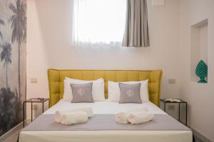 A bed or beds in a room at Dbhousetaormina Még 29 kép